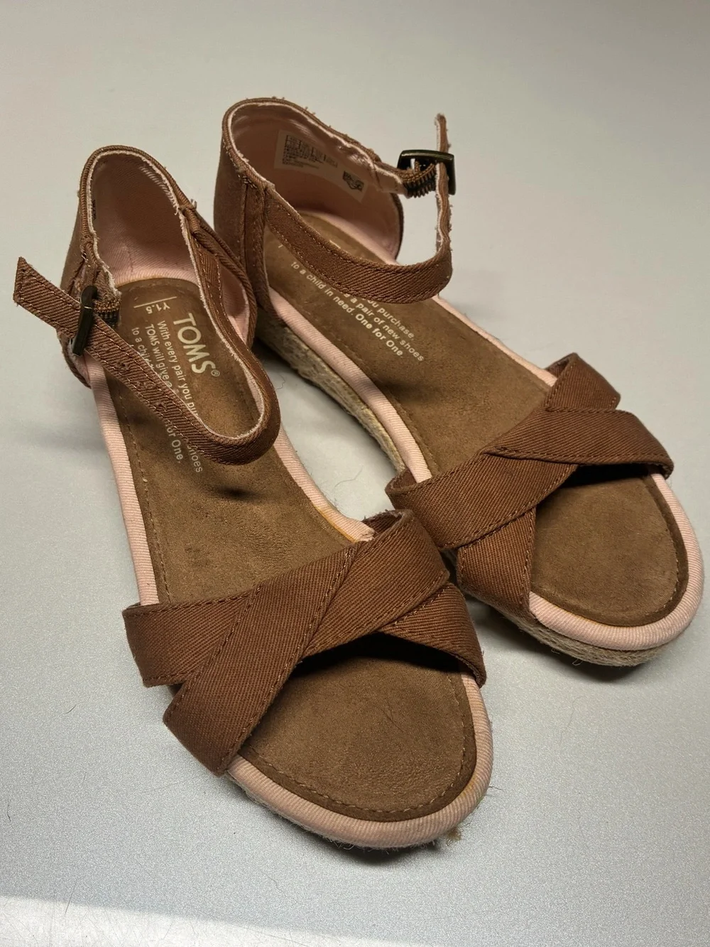 Toms kids Harper wedge sandal size 1.5